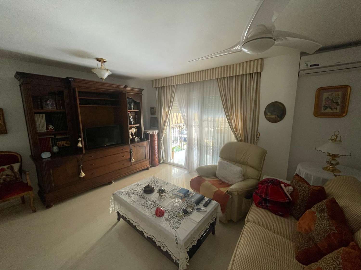 Mooi appartement te koop in de buurt van de jachthaven met gedeeltelijk uitzicht op zee in Fuengirola