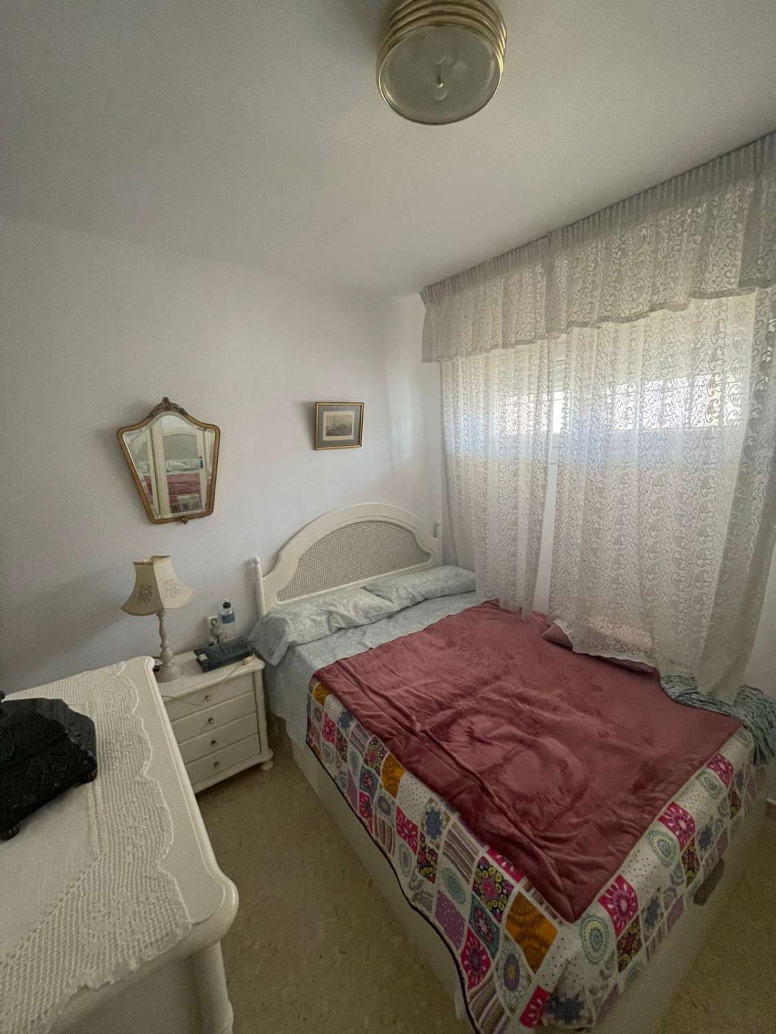 Schöne Wohnung zum Verkauf in der Nähe des Yachthafens mit teilweisem Meerblick in Fuengirola