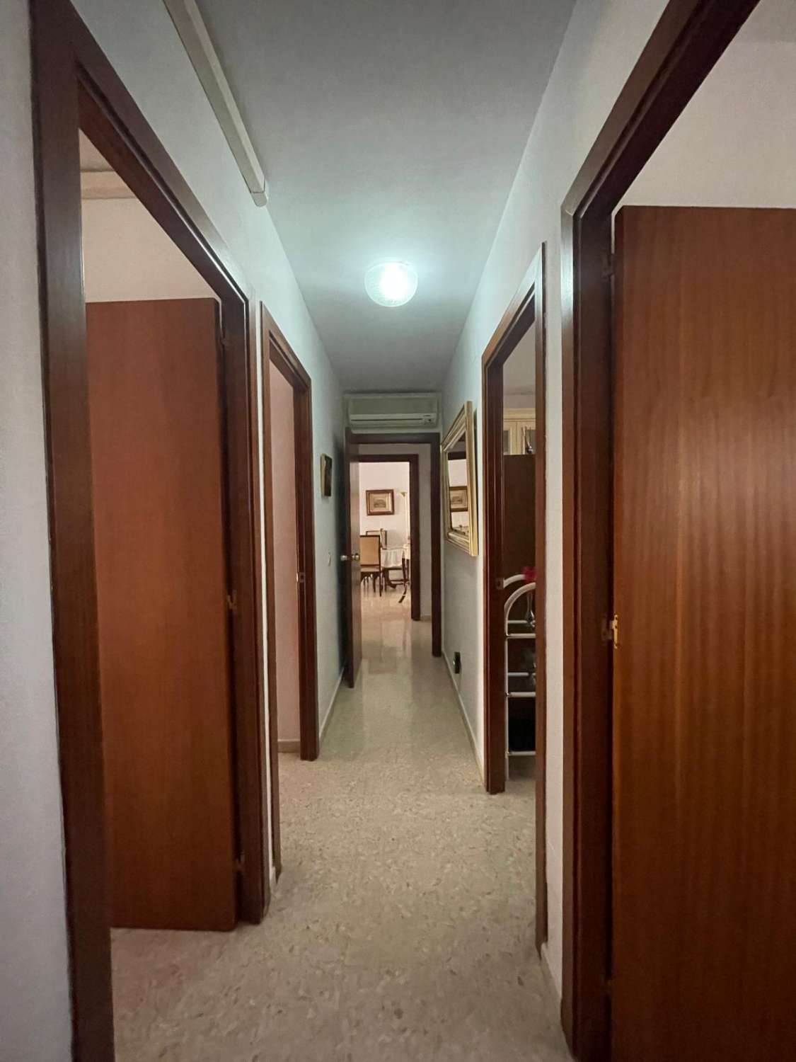 Mooi appartement te koop in de buurt van de jachthaven met gedeeltelijk uitzicht op zee in Fuengirola