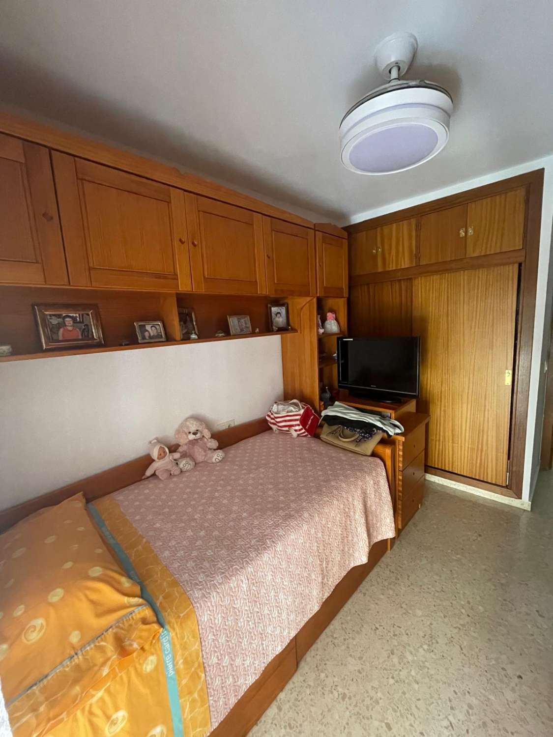 Mooi appartement te koop in de buurt van de jachthaven met gedeeltelijk uitzicht op zee in Fuengirola