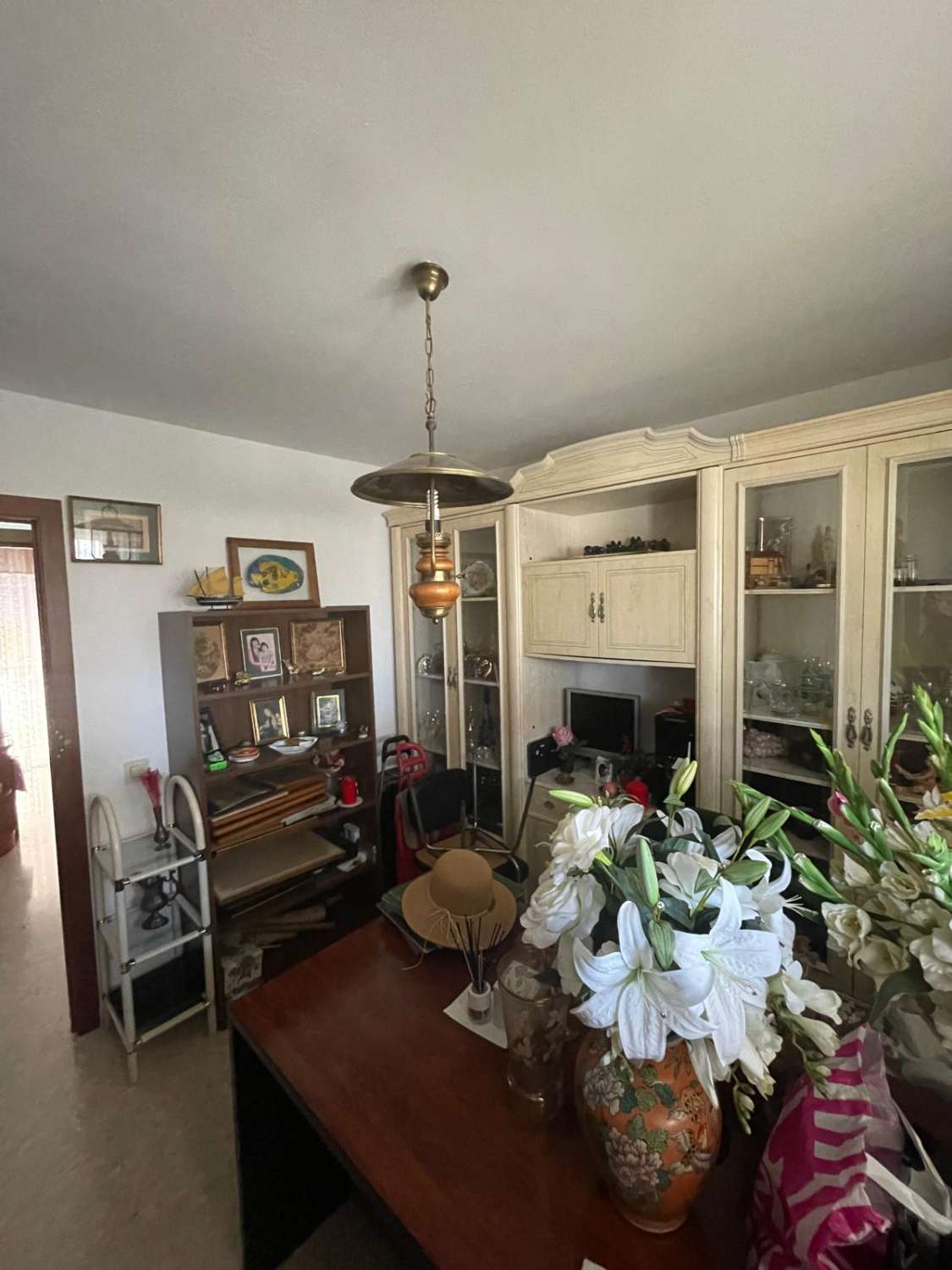 Mooi appartement te koop in de buurt van de jachthaven met gedeeltelijk uitzicht op zee in Fuengirola