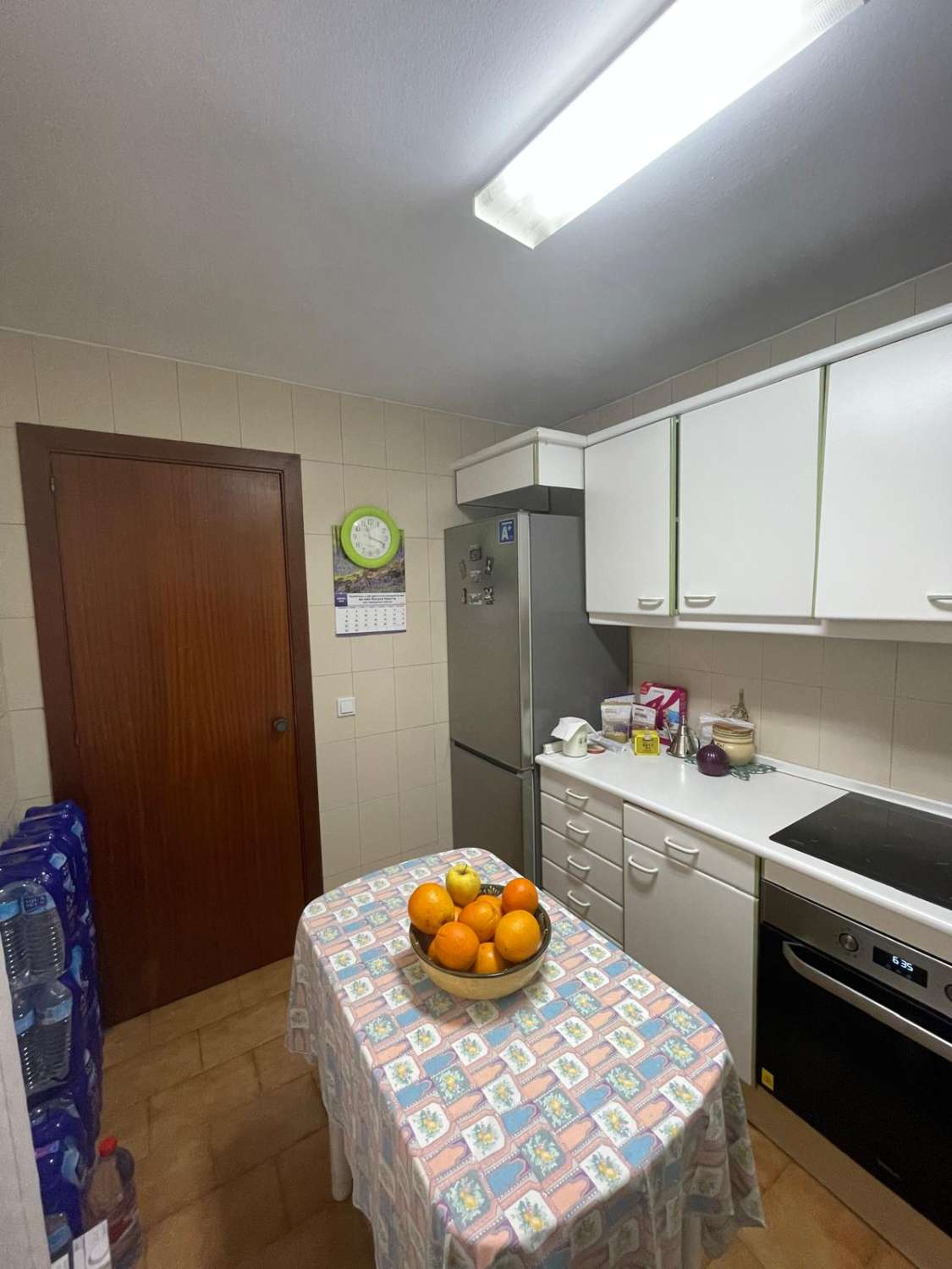 Mooi appartement te koop in de buurt van de jachthaven met gedeeltelijk uitzicht op zee in Fuengirola