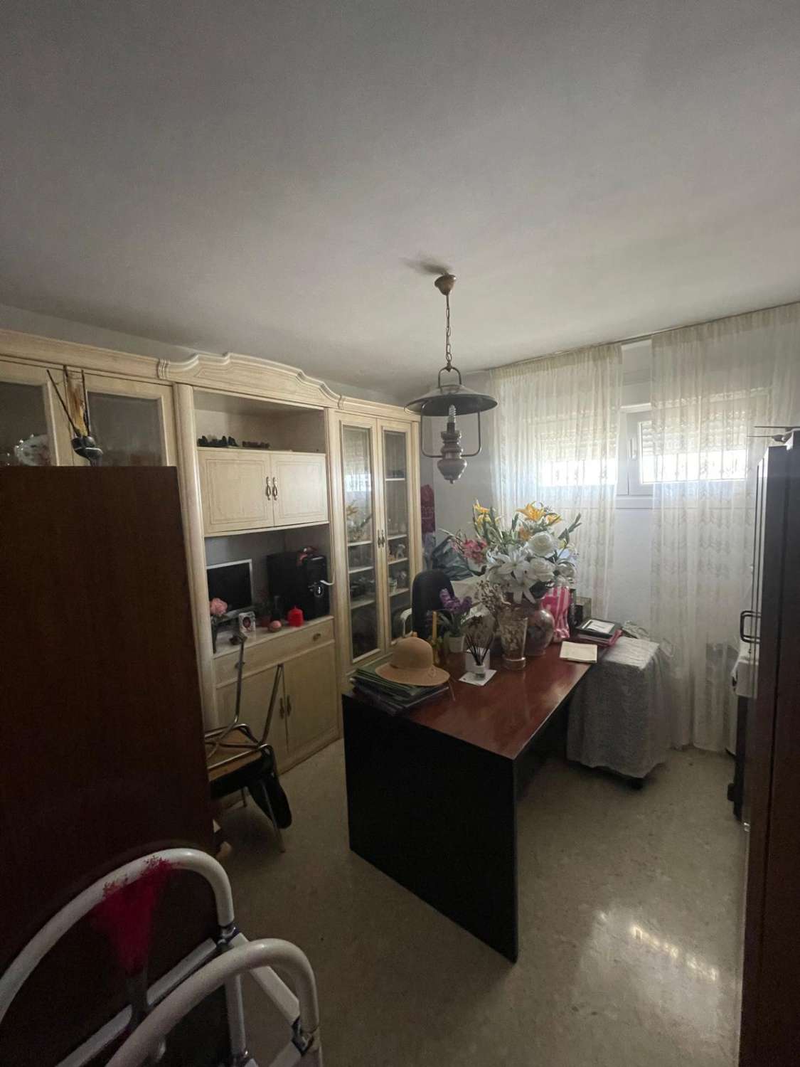 Mooi appartement te koop in de buurt van de jachthaven met gedeeltelijk uitzicht op zee in Fuengirola