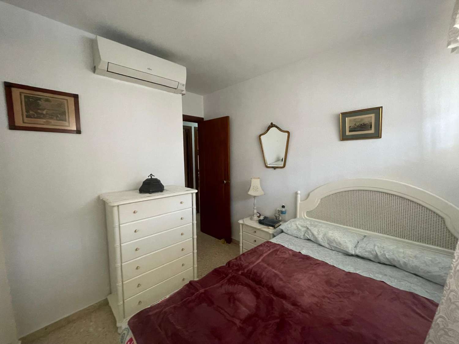 Schöne Wohnung zum Verkauf in der Nähe des Yachthafens mit teilweisem Meerblick in Fuengirola