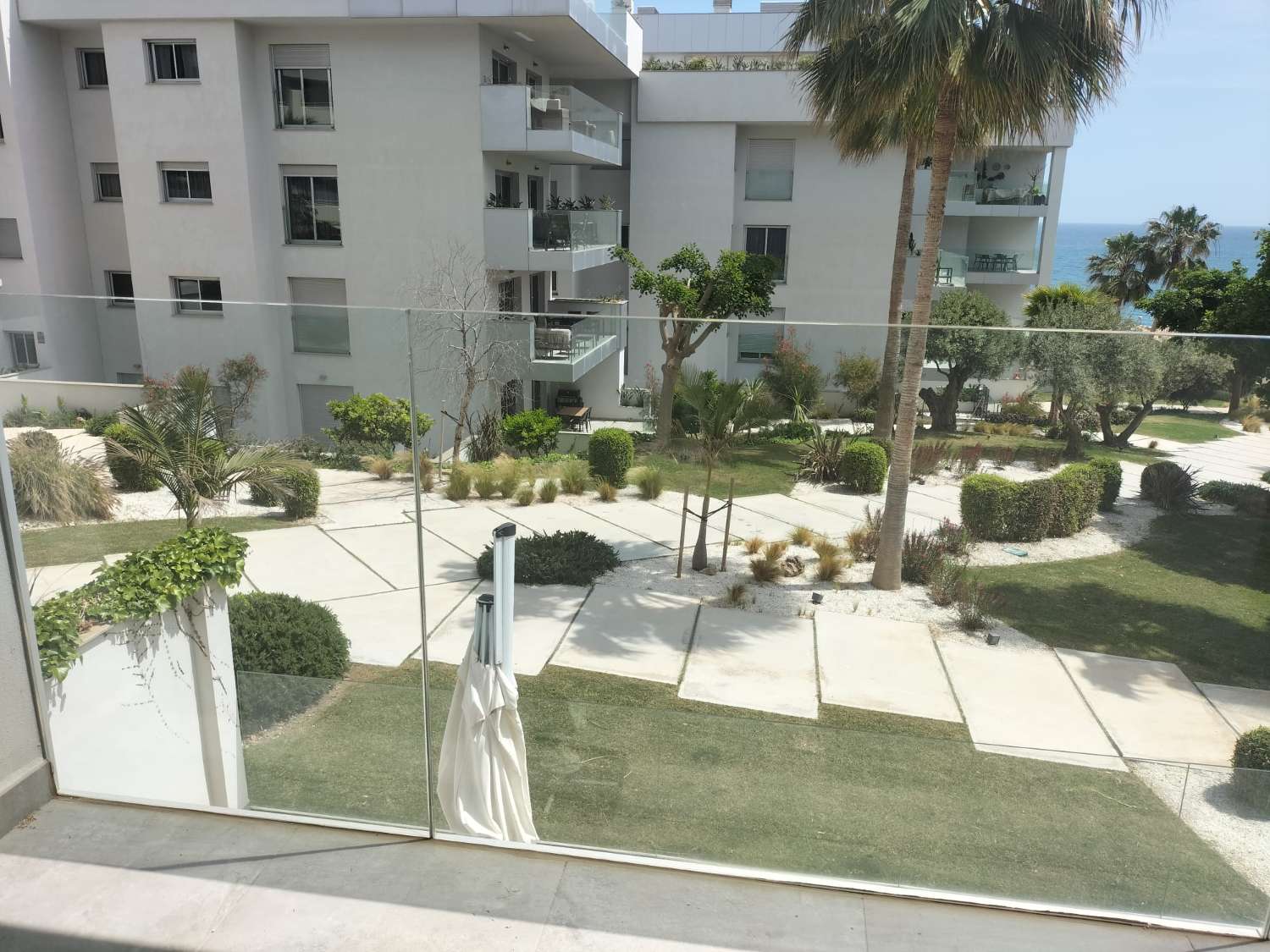 PRACHTIG ONGEMEUBILEERD APPARTEMENT MET UITZICHT OP ZEE TE HUUR VOOR LANGE TERMIJN IN LUXE URBANISATIE IN MIJAS COSTA