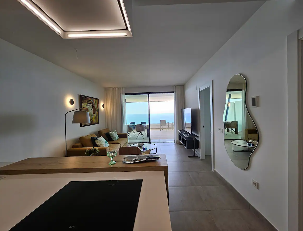 HALF SEIZOEN TE HUUR VAN 28/11/2024 -31/05/2025 PRACHTIG APPARTEMENT MET PRACHTIG UITZICHT OP ZEE IN FUENGIROLA