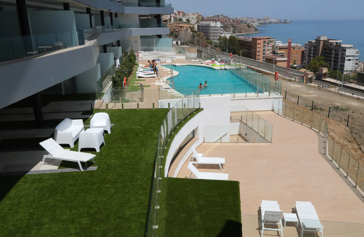 MEDIA TEMPORADA SE ALQUILA DESDE 28/11/2024 -31/05/2025 MAGNIFICO APARTAMENTO CON IMPRESIONANTES VISTAS AL MAR EN FUENGIROLA