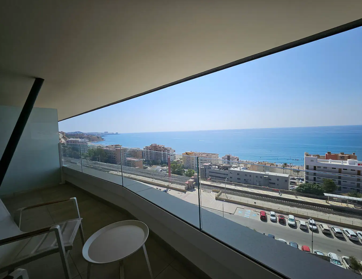 HALF SEIZOEN TE HUUR VAN 28/11/2024 -31/05/2025 PRACHTIG APPARTEMENT MET PRACHTIG UITZICHT OP ZEE IN FUENGIROLA