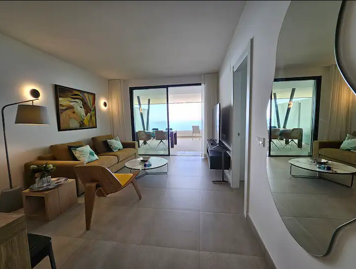 HALF SEIZOEN TE HUUR VAN 28/11/2024 -31/05/2025 PRACHTIG APPARTEMENT MET PRACHTIG UITZICHT OP ZEE IN FUENGIROLA