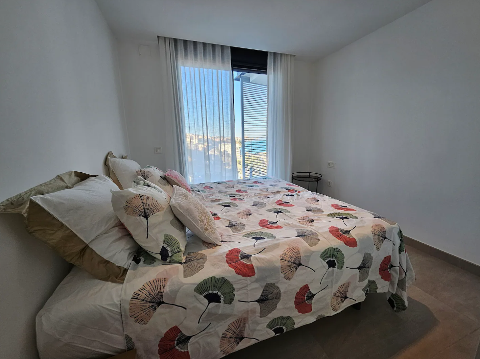 HALF SEIZOEN TE HUUR VAN 28/11/2024 -31/05/2025 PRACHTIG APPARTEMENT MET PRACHTIG UITZICHT OP ZEE IN FUENGIROLA