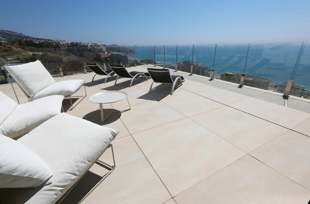 HALF SEASON FOR RENT FROM 28/11/2024 -31/05/2025 MAGNIFICENT APARTMENT WITH STUNNING SEA VIEWS IN FUENGIROLA