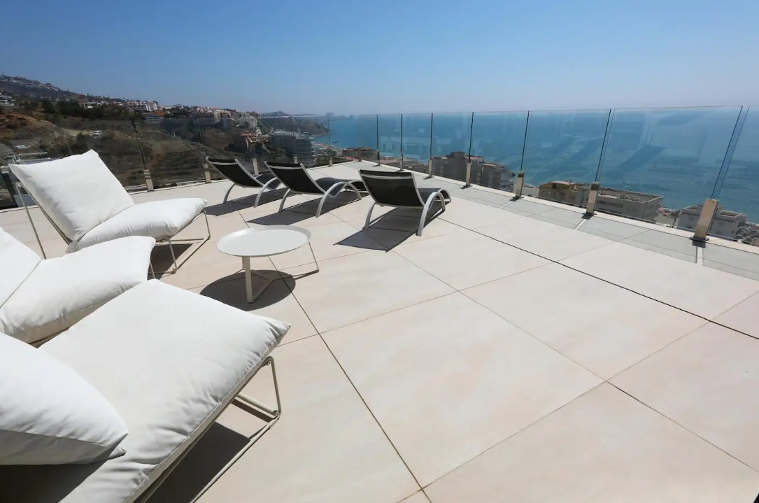 HALF SEASON FOR RENT FROM 28/11/2024 -31/05/2025 MAGNIFICENT APARTMENT WITH STUNNING SEA VIEWS IN FUENGIROLA