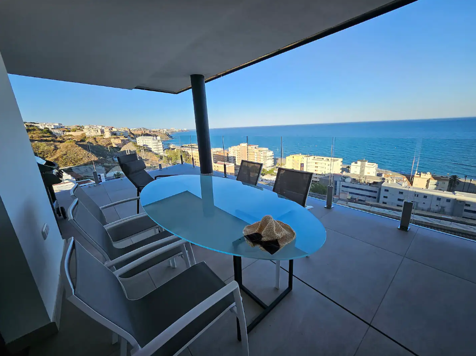 HALF SEASON FOR RENT FROM 28/11/2024 -31/05/2025 MAGNIFICENT APARTMENT WITH STUNNING SEA VIEWS IN FUENGIROLA