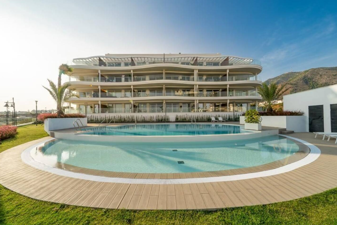 HALF SEIZOEN TE HUUR VAN 30/10/2024 -12/11/2025 EN VAN 18/01/2025 - 31/05/2025 PRACHTIG PENTHOUSE MET PRACHTIG UITZICHT OP ZEE IN FUENGIROLA