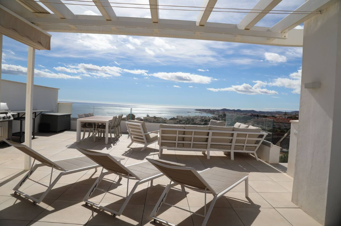 DEMI-SAISON À LOUER DU 30/10/2024 -12/11/2025 ET DU 18/01/2025 - 31/05/2025 MAGNIFIQUE PENTHOUSE AVEC VUE IMPRENABLE SUR LA MER À FUENGIROLA