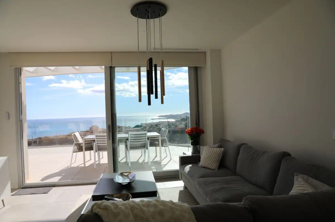 HALBSAISON ZU VERMIETEN VOM 30.10.2024 -12.11.2025UND VOM 18.01.2025 - 31.05.2025 WUNDERSCHÖNES PENTHOUSE MIT HERRLICHEM MEERBLICK IN FUENGIROLA