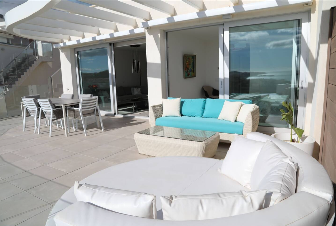 HALBSAISON ZU VERMIETEN VOM 30.10.2024 -12.11.2025UND VOM 18.01.2025 - 31.05.2025 WUNDERSCHÖNES PENTHOUSE MIT HERRLICHEM MEERBLICK IN FUENGIROLA