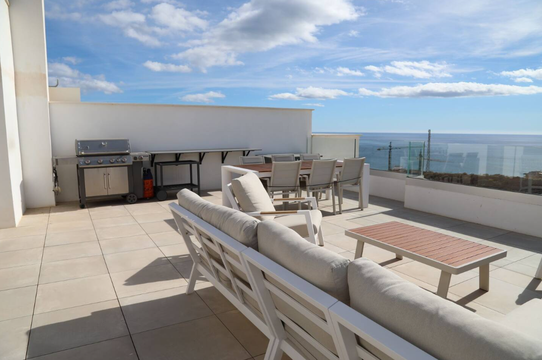 HALBSAISON ZU VERMIETEN VOM 30.10.2024 -12.11.2025UND VOM 18.01.2025 - 31.05.2025 WUNDERSCHÖNES PENTHOUSE MIT HERRLICHEM MEERBLICK IN FUENGIROLA