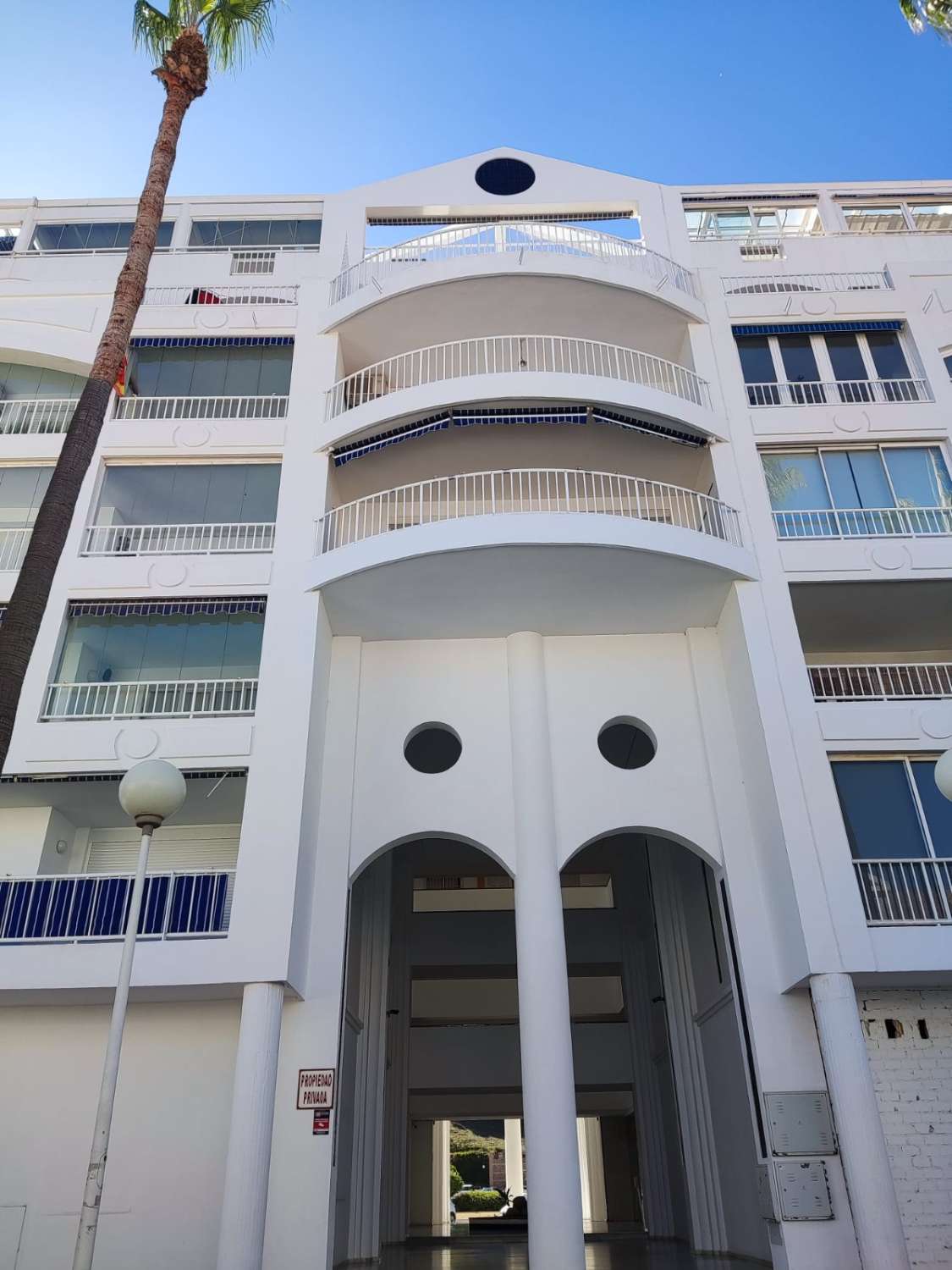 Se alquila MEDIA TEMPORADA desde ahora hasta  30/6/2025 bonito apartamento  con vistas al mar en Fuengirola