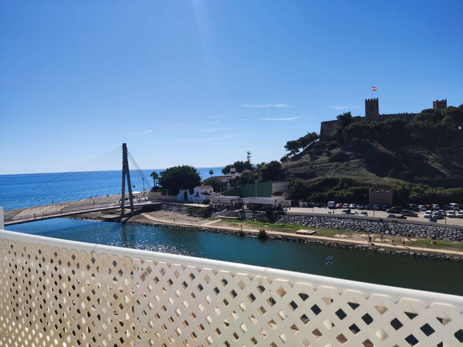 Se alquila MEDIA TEMPORADA desde ahora hasta  30/6/2025 bonito apartamento  con vistas al mar en Fuengirola