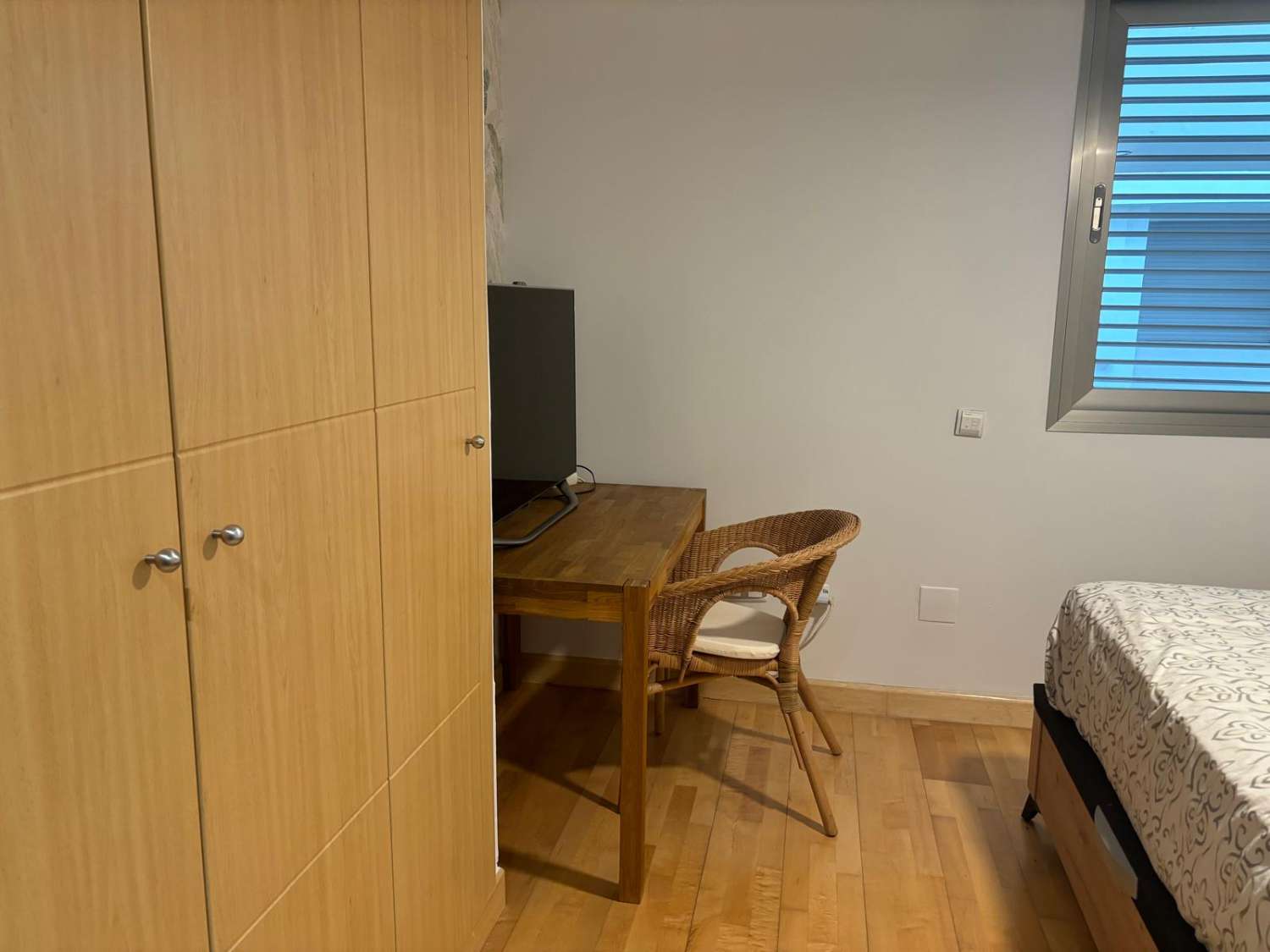 MEDIA TEMPORADA . SE ALQUILA DESDE AHORA HASTA 30.6.25 BONITO APARTAMENTO EN MIJAS COSTA