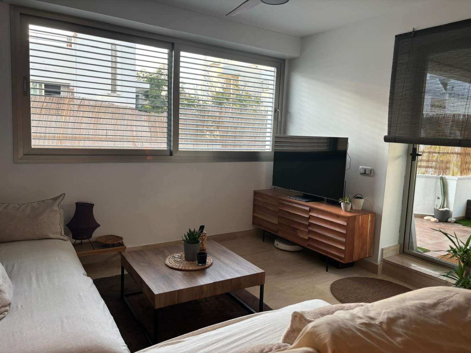 MEDIA TEMPORADA . SE ALQUILA DESDE AHORA HASTA 30.6.25 BONITO APARTAMENTO EN MIJAS COSTA