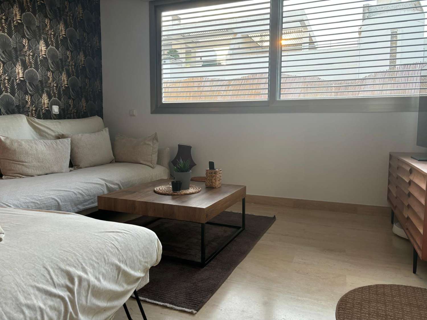 MEDIA TEMPORADA . SE ALQUILA DESDE AHORA HASTA 30.6.25 BONITO APARTAMENTO EN MIJAS COSTA