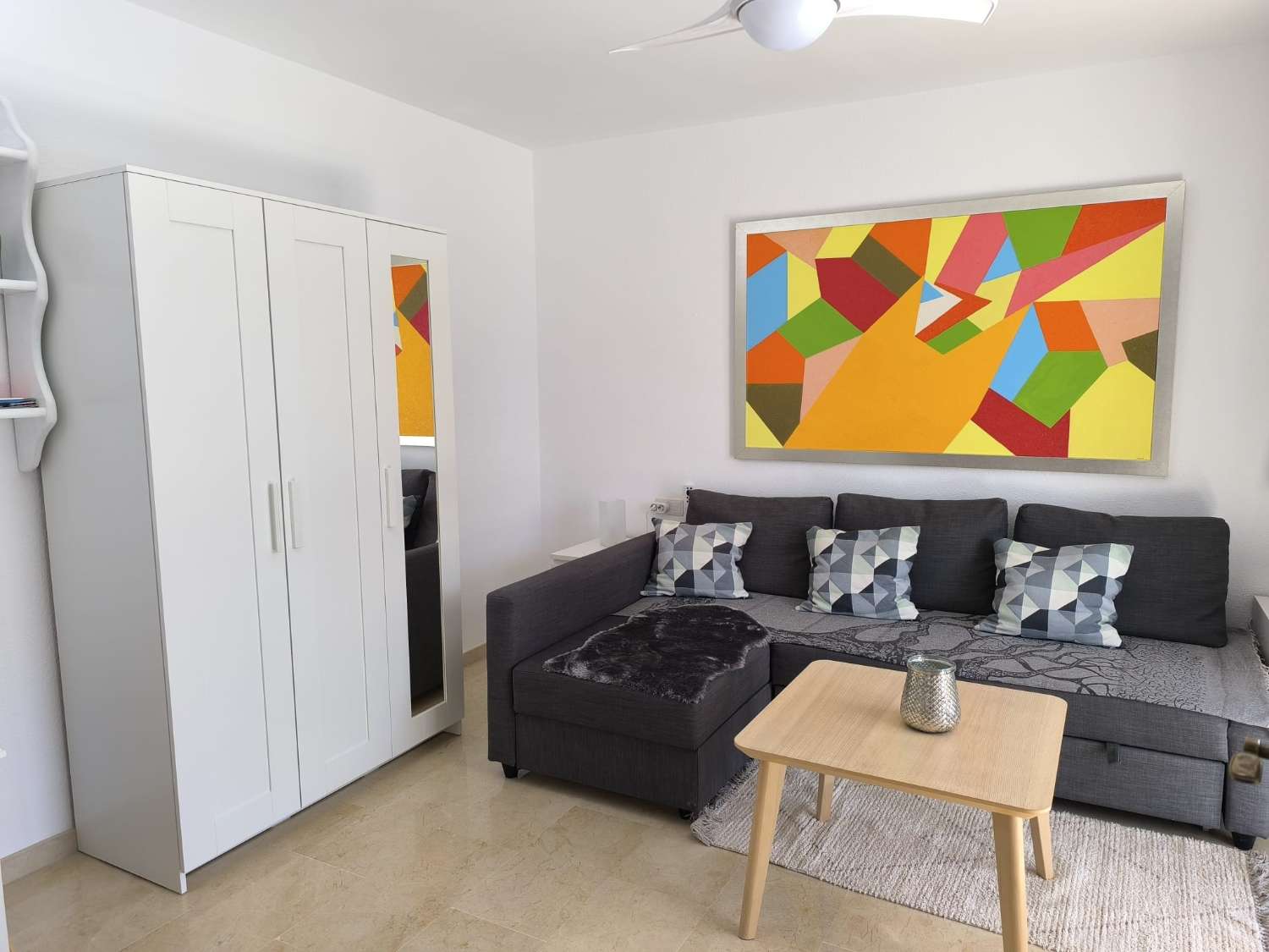 MEDIA TEMPORADA . SE ALQUILA DESDE AHORA HASTA 31.5.25 BONITO APARTAMENTO EN BENALMADENA COSTA