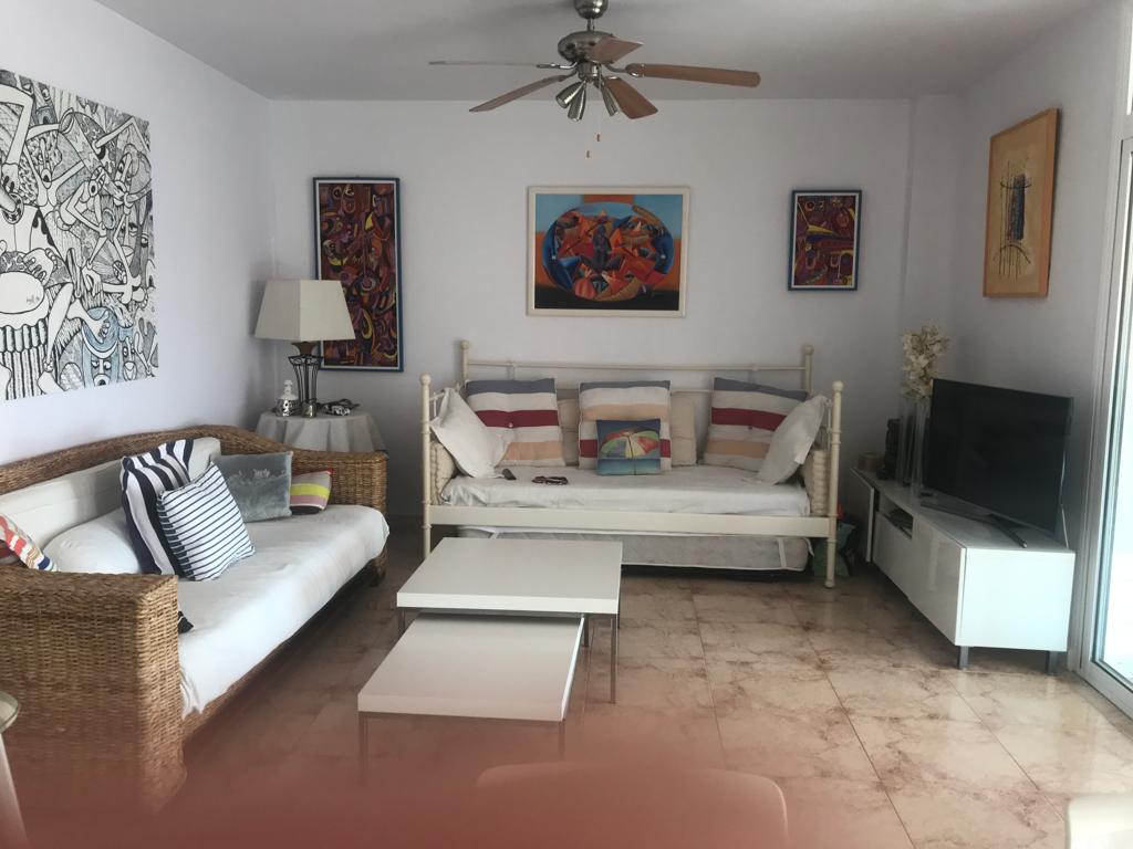 SE VENDE BONITO APARTAMENTO EN 2ª  LINEA DE PLAYA CON VISTAS MAR EN BENALMADENA