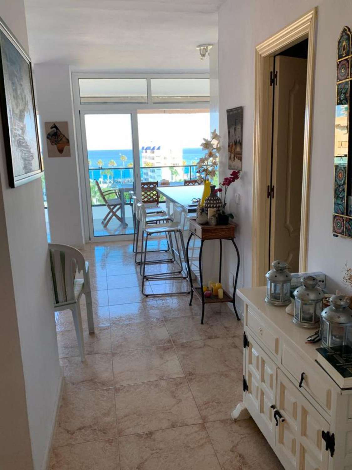 SE VENDE BONITO APARTAMENTO EN 2ª  LINEA DE PLAYA CON VISTAS MAR EN BENALMADENA