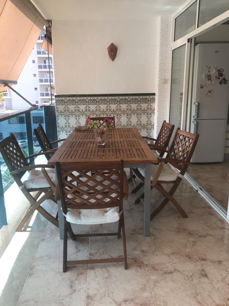 SE VENDE BONITO APARTAMENTO EN 2ª  LINEA DE PLAYA CON VISTAS MAR EN BENALMADENA