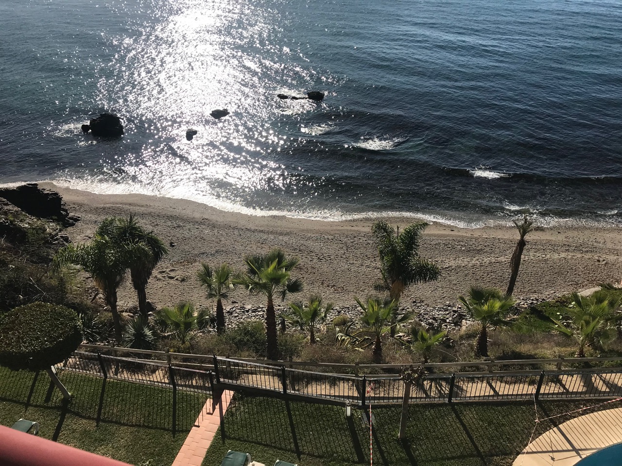 MERAVIGLIOSO APPARTAMENTO SULLA SPIAGGIA DI 1A LINEA IN VENDITA A BENALMADENA