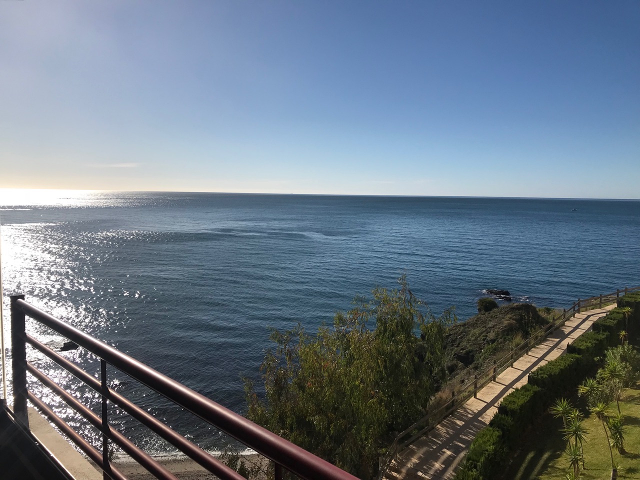 MERAVIGLIOSO APPARTAMENTO SULLA SPIAGGIA DI 1A LINEA IN VENDITA A BENALMADENA