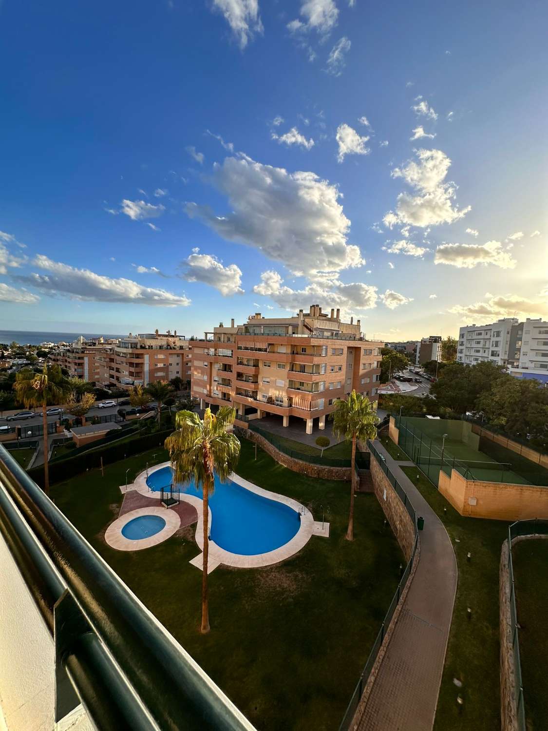 LONG SEASON from 1.1,25 Spectacular 3 bedroom apartment in the area of El Pinillo Alto, Torremolinos.