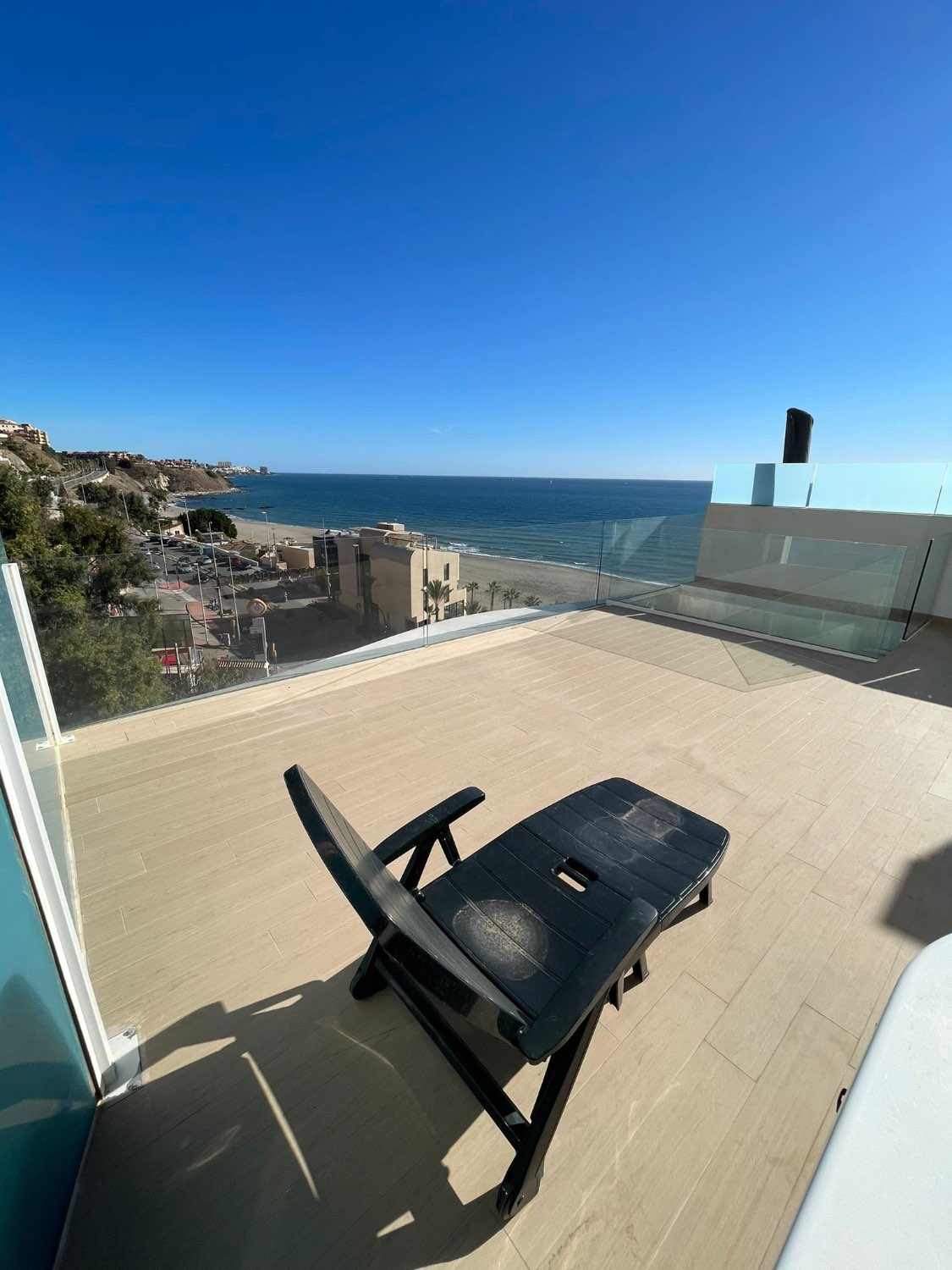 SE ALQUILA POR LARGA TEMPORADA APARTAMENTO DE  LUJO CON VISTAS AL MAR EN FUENGIROLA