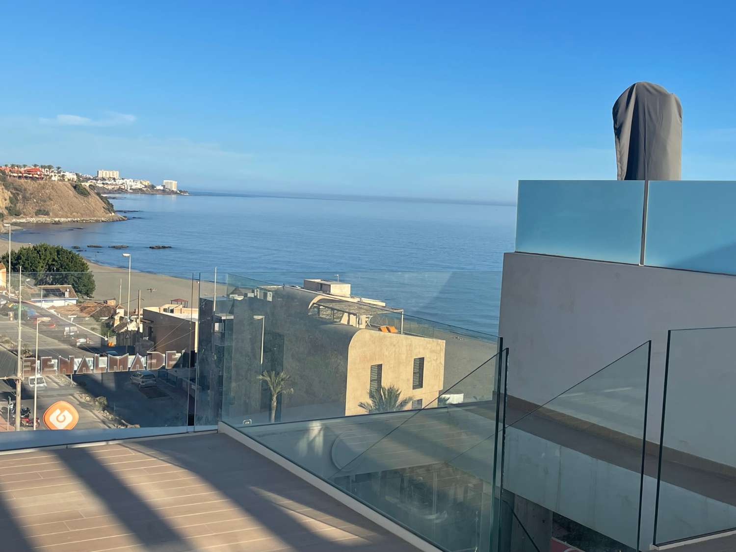 SE ALQUILA POR LARGA TEMPORADA APARTAMENTO DE  LUJO CON VISTAS AL MAR EN FUENGIROLA