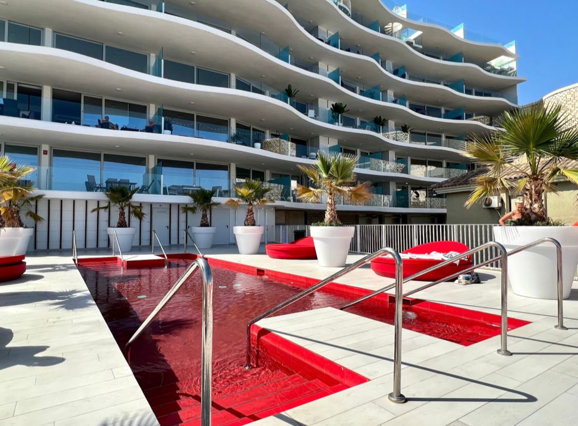 SE ALQUILA POR LARGA TEMPORADA APARTAMENTO DE  LUJO CON VISTAS AL MAR EN FUENGIROLA