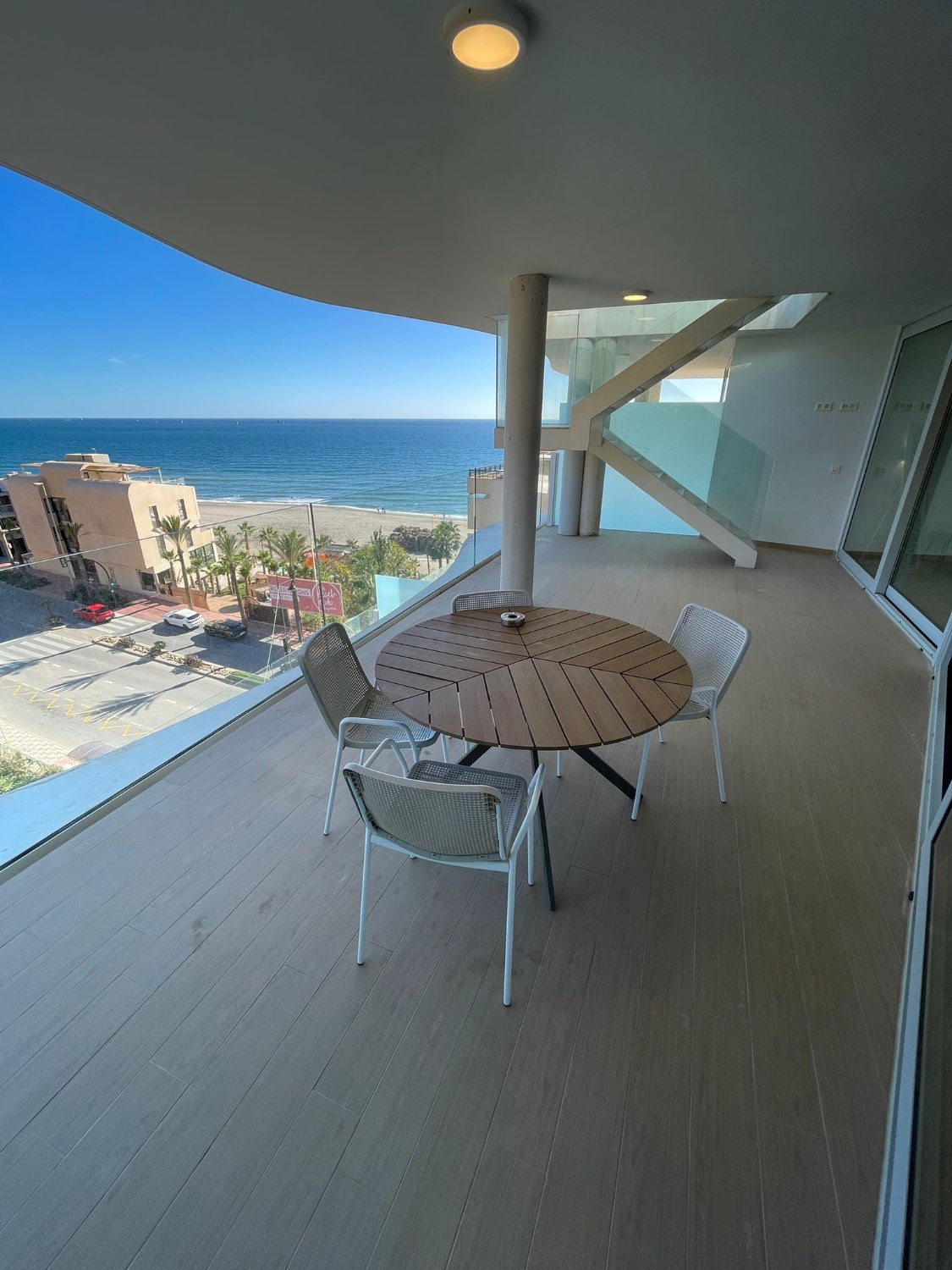 SE ALQUILA POR LARGA TEMPORADA APARTAMENTO DE  LUJO CON VISTAS AL MAR EN FUENGIROLA