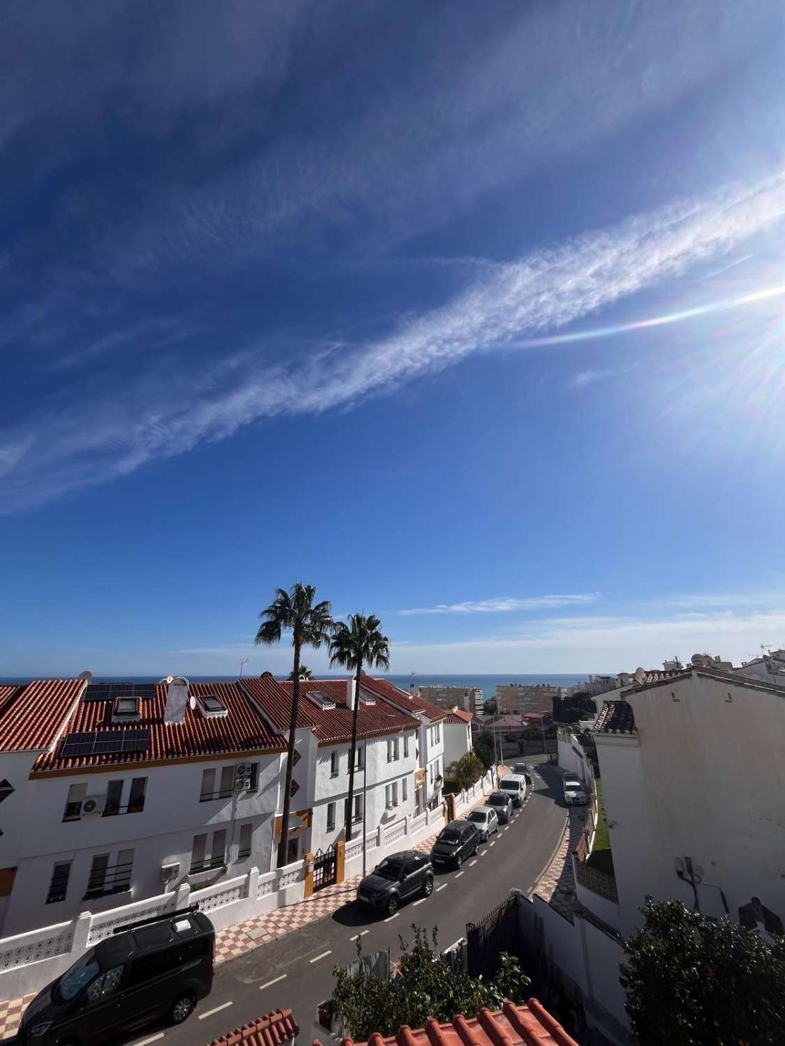 VACKER PARHUS VILLA TILL SALU I MONTEMAR-OMRÅDET MED HAVSUTSIKT (TORREMOLINOS)