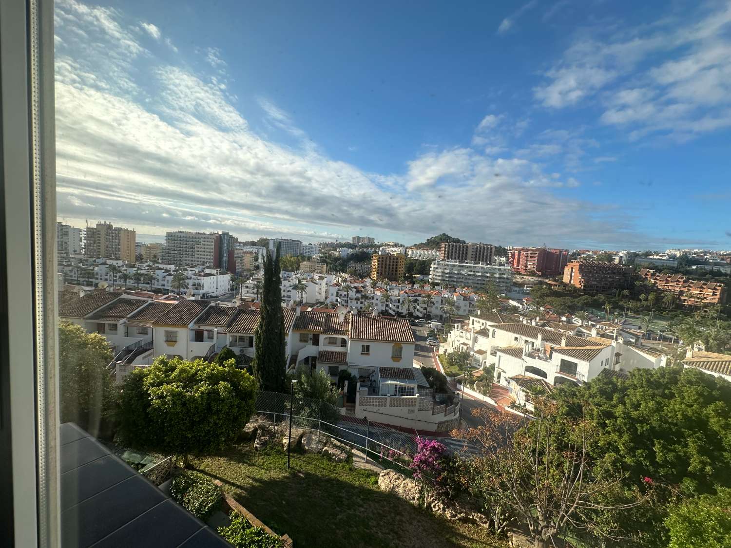 LEJLIGHED TIL SALG MED HAVUDSIGT NÆR LA PALOMA PARK (BENALMADENA)