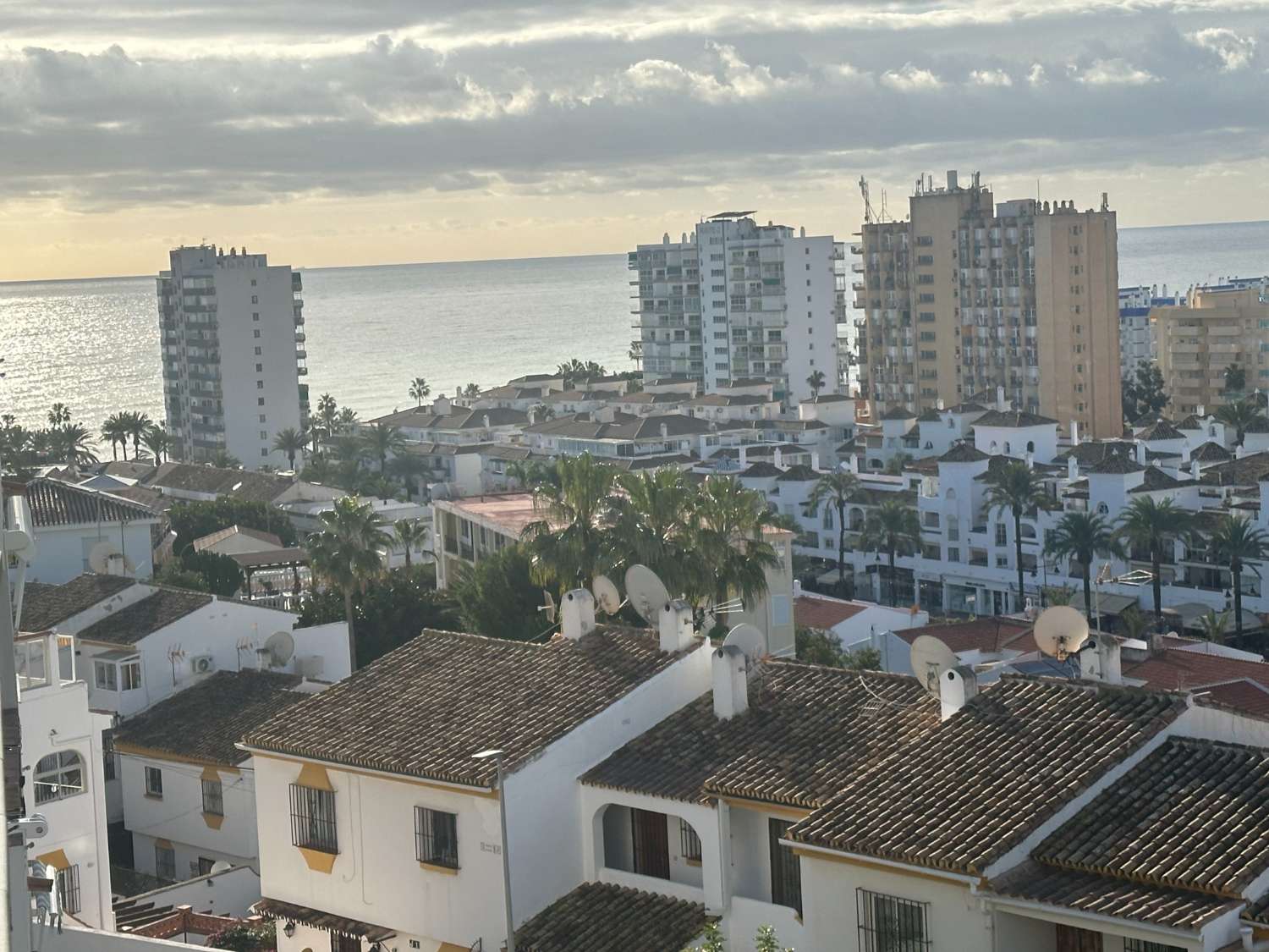 LEJLIGHED TIL SALG MED HAVUDSIGT NÆR LA PALOMA PARK (BENALMADENA)