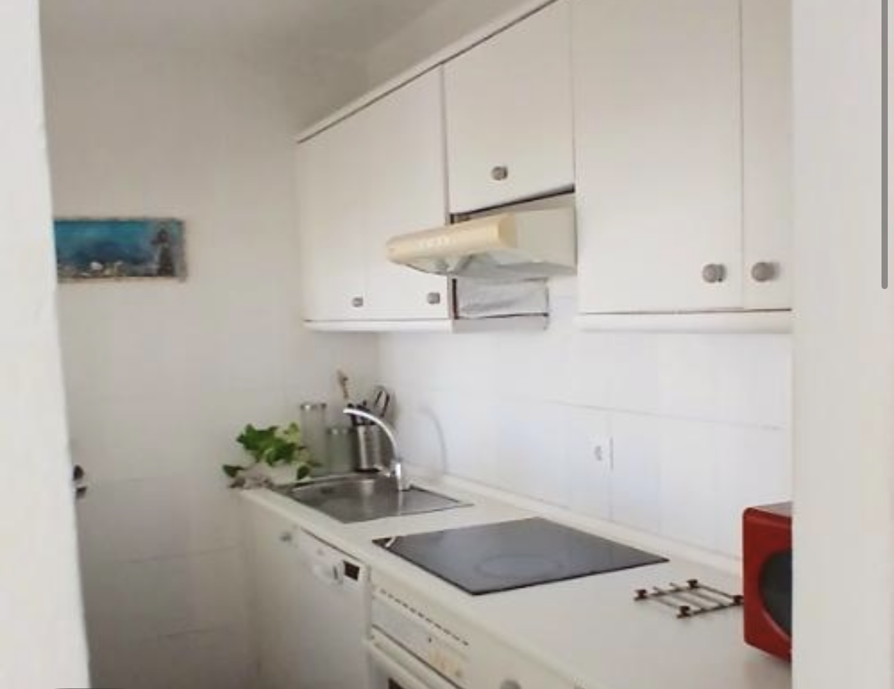 SE ALQUILA POR MEDIA TEMPORADA DESDE AHORA HASTA 30.6.25 Y DESDE 1.9.25-30.6.26 BONITO APARTAMENTO AL LADO DEL MAR EN BENALMADENA