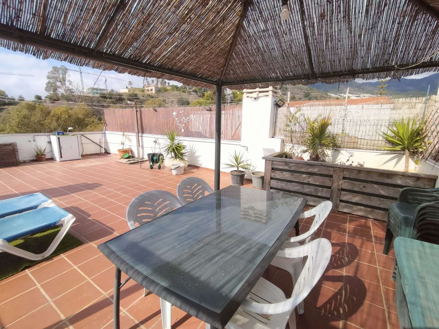 VAKKER DUPLEX PENTHOUSE TIL SALGS I NUEVA TORREQUEBRADA-OMRÅDET (BENALMADENA)