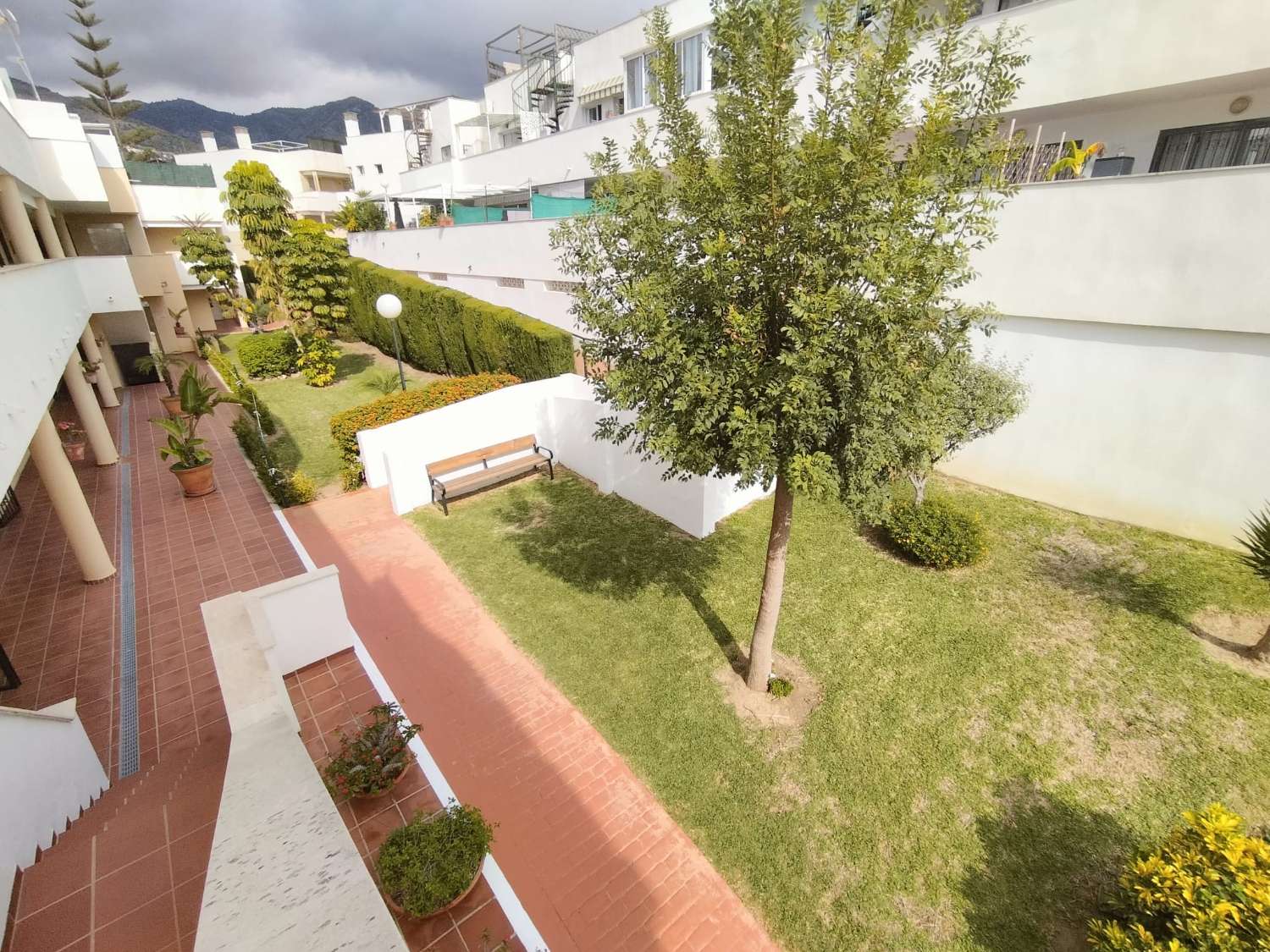 VAKKER DUPLEX PENTHOUSE TIL SALGS I NUEVA TORREQUEBRADA-OMRÅDET (BENALMADENA)