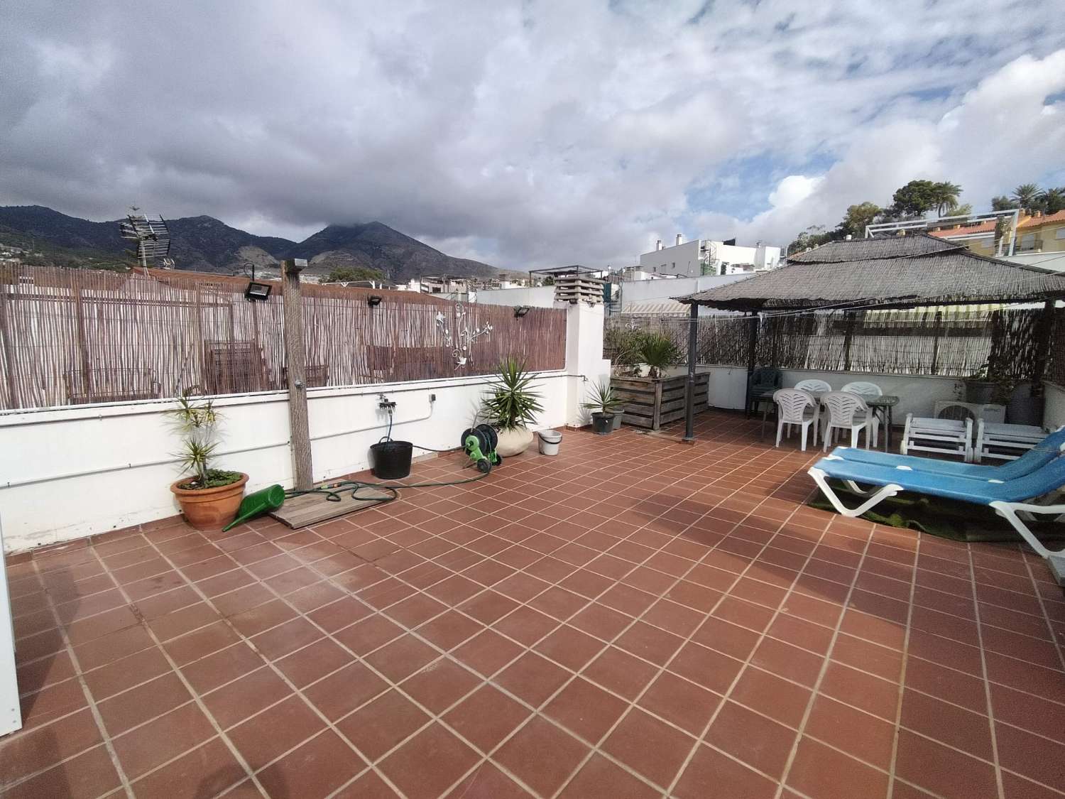 VAKKER DUPLEX PENTHOUSE TIL SALGS I NUEVA TORREQUEBRADA-OMRÅDET (BENALMADENA)