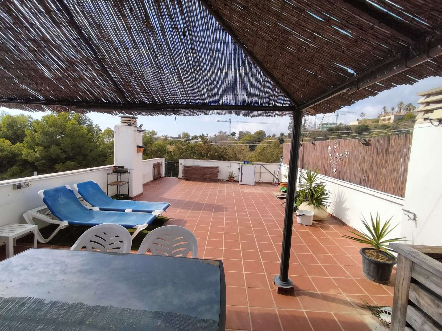 VAKKER DUPLEX PENTHOUSE TIL SALGS I NUEVA TORREQUEBRADA-OMRÅDET (BENALMADENA)