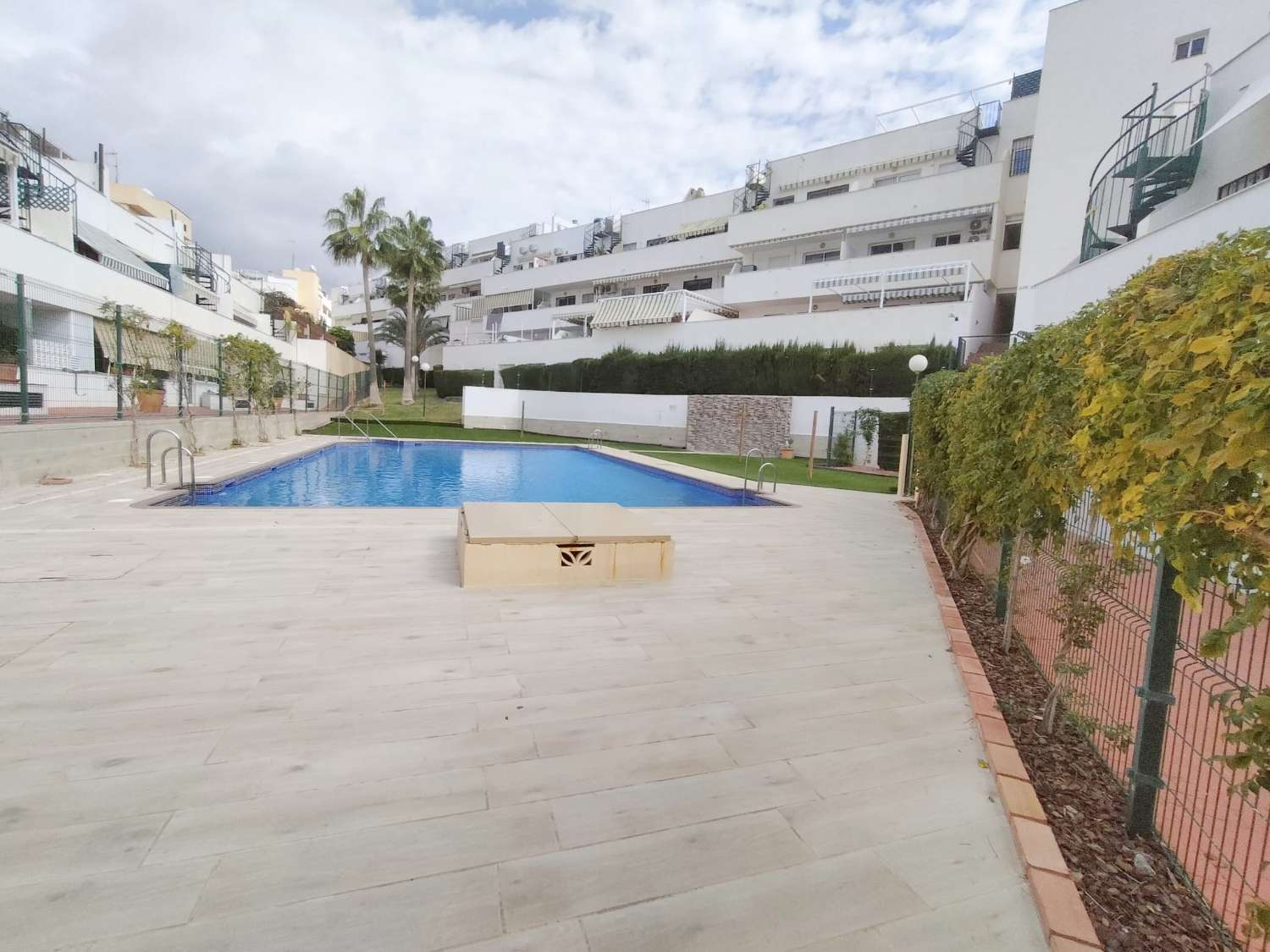 VAKKER DUPLEX PENTHOUSE TIL SALGS I NUEVA TORREQUEBRADA-OMRÅDET (BENALMADENA)