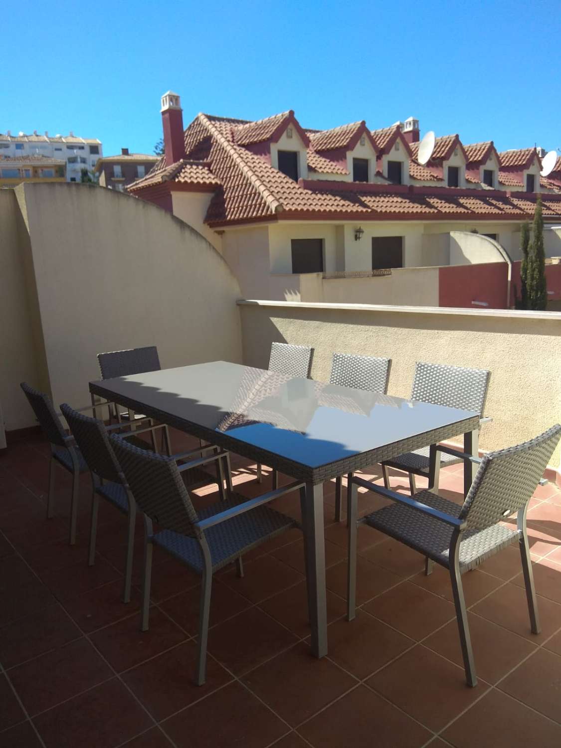 SCHÖNES DUPLEX-PENTHOUSE MIT BLICK AUF DEN GOLFPLATZ ZUM VERKAUF IN BENALMADENA