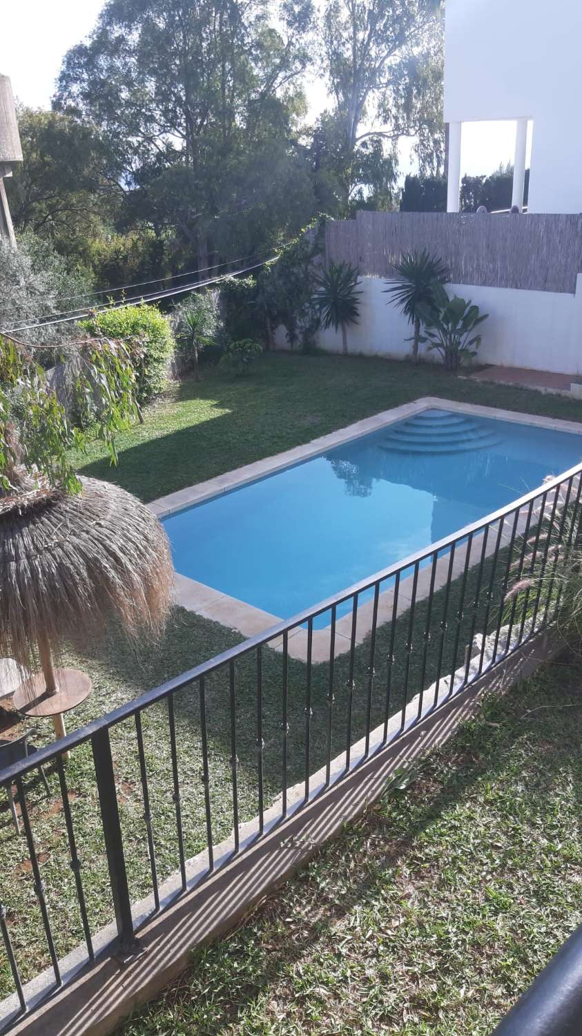 SE VENDE MAGNIFICA VILLA  EN BENALMADENA PUEBLO