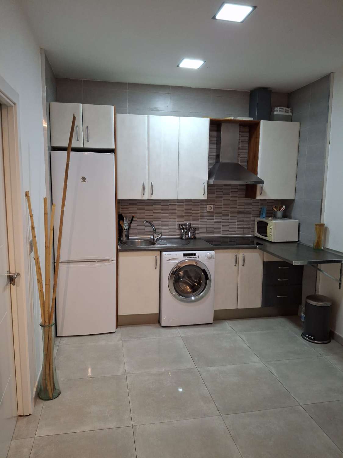 Se vende apartamento en  La Carihuela (Torremolinos)